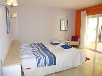 Hotel La Perla De Torrenueva