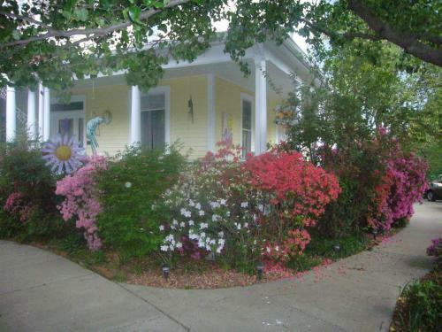 Bed & Breakfast Blooming Garden Inn
