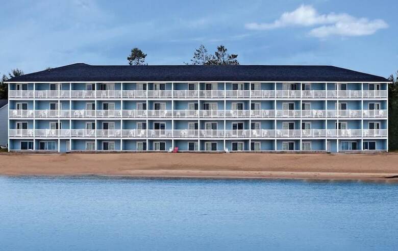 Hotel Fairview Beachfront Inn & Waterpark