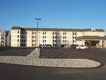 Hotel Mackinaw Beach And Bay Inn & Suites