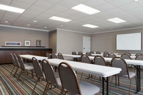 Hotel Country Inn & Suites By Carlson Jackson