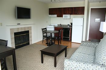 Eastland Suites Hotel & Conference Center