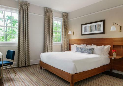Hotel Oakhurst Inn