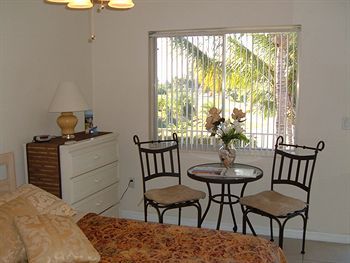 Hotel Hideaway Waterfront Resort