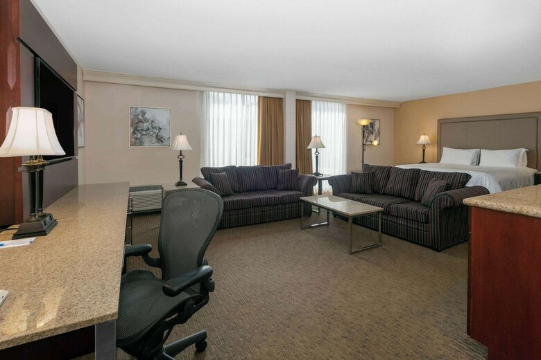 Wyndham Riverfront Hotel