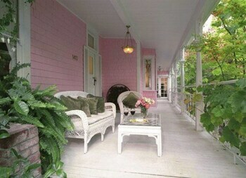 Bed & Breakfast The Pink Mansion