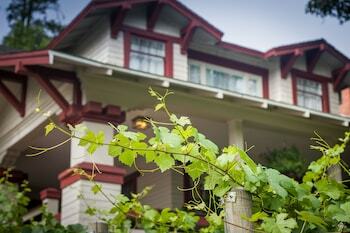 Bed & Breakfast Craftsman Inn