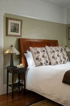 Bed & Breakfast Craftsman Inn