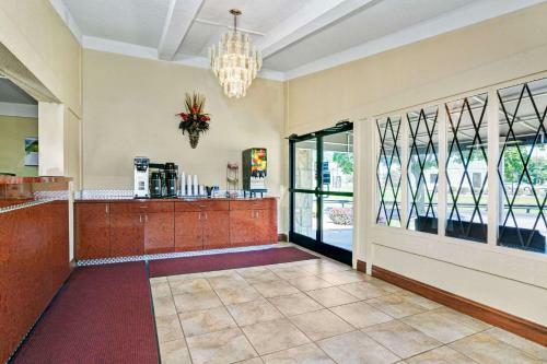 Motel Knights Inn Charleston West Virginia
