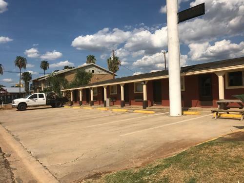 Motel Village Inn Cotulla