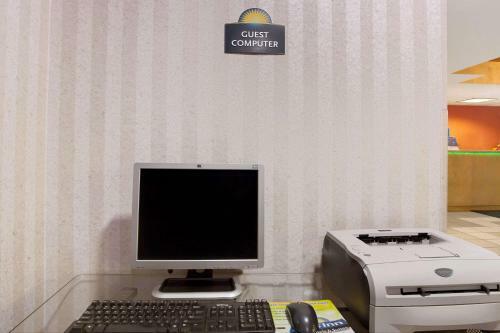 Hotel Days Inn & Suites Ridgeland