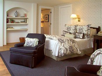 Bed & Breakfast Rhett House