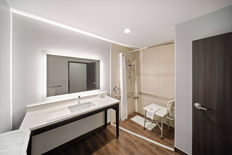 Hotel La Quinta Inn & Suites Mcalester