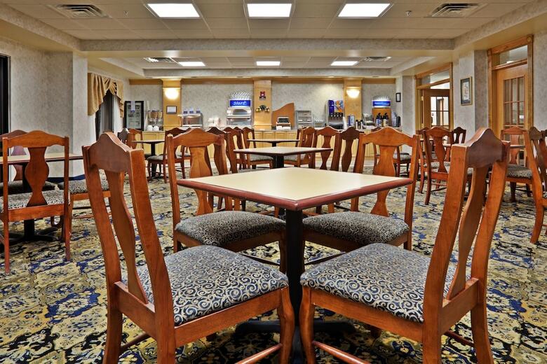 Holiday Inn Express Hotel & Suites - Wilson - Downtown