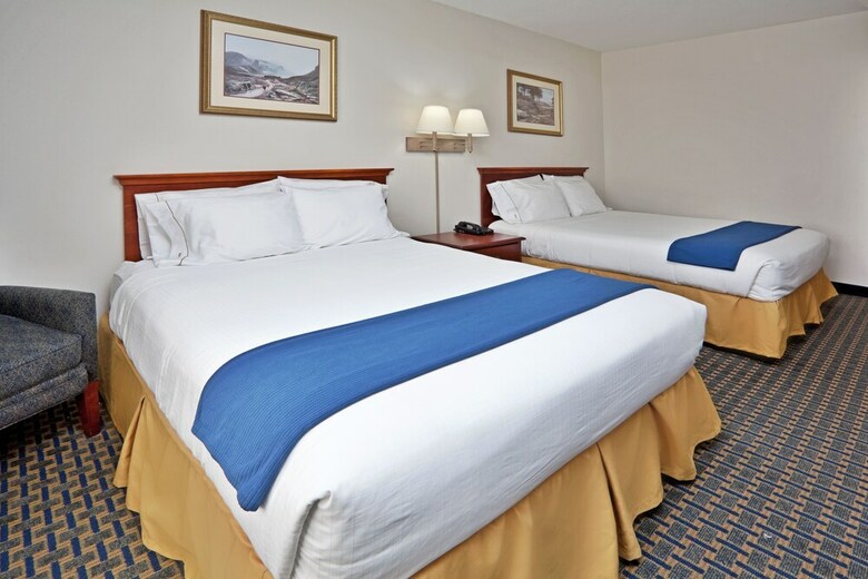 Holiday Inn Express Hotel & Suites - Wilson - Downtown