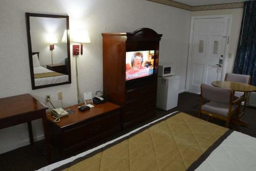 Motel Americas Best Inn - Calhoun
