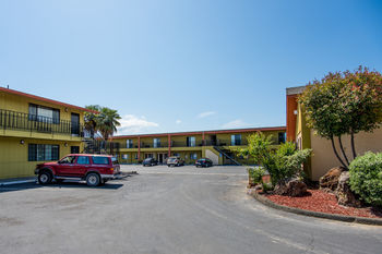Hotel Discovery Inn