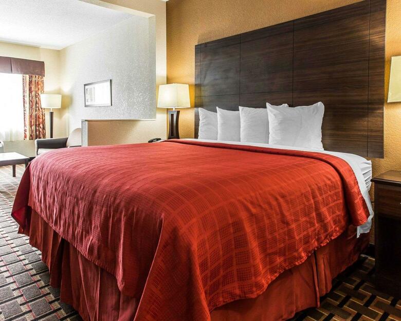 Hotel Quality Suites Convention Center - Hickory