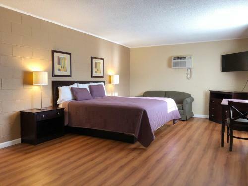 Motel Royal Inn And Suites