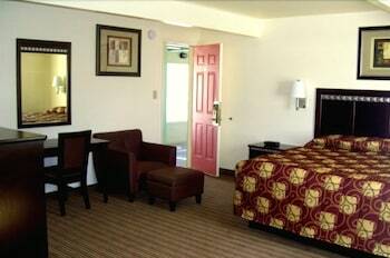 Motel Whispering Palms Inn