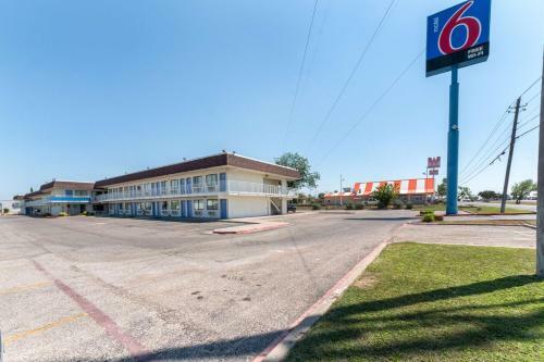 Motel 6 Del Rio