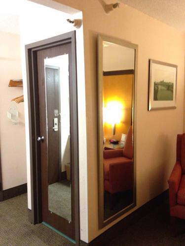 Days Inn Hotel & Suites