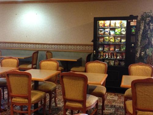 Days Inn Hotel & Suites