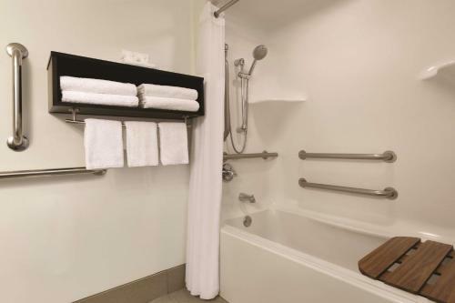 Hotel Country Inn & Suites Brooklyn Center
