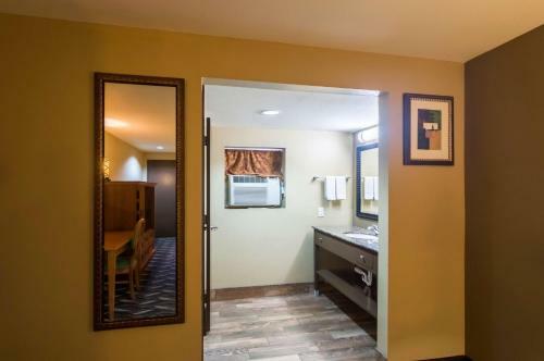 Motel Cline Shale Inn & Suites