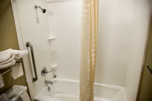 Motel Cline Shale Inn & Suites