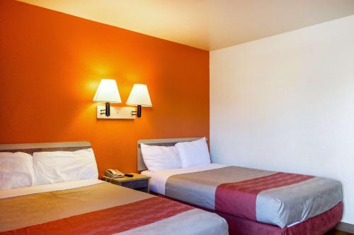 Motel 6 Mojave