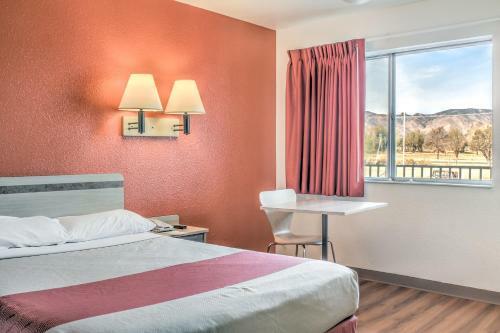 Motel 6 Mojave