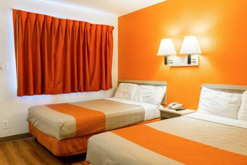 Motel 6 Mojave