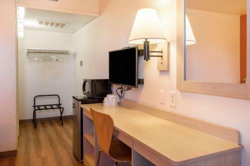 Motel 6 Mojave