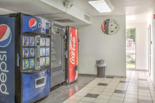 Motel 6 Mojave