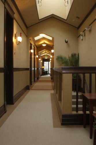 Lakeview Hotel