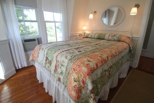 Bed & Breakfast Wades Point Inn On The Bay
