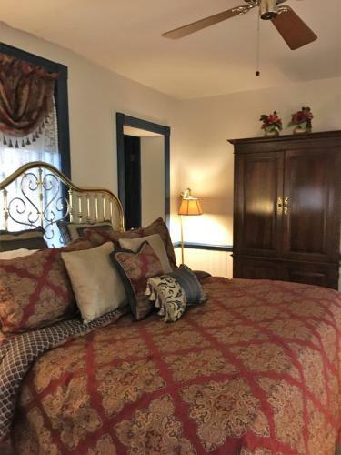 Parsonage Inn Bed And Breakfast
