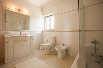 Ericeira Chill Hill Hostel & Private Rooms