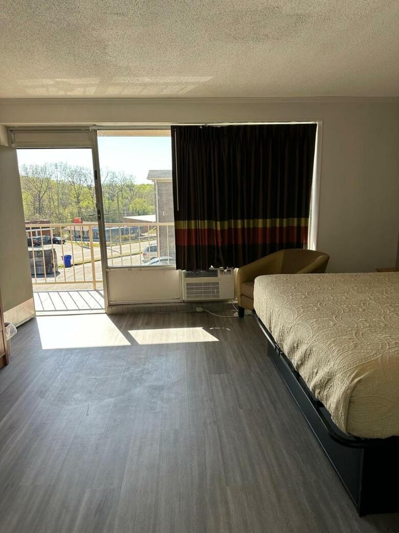 Motel Budgetel Inn & Suites