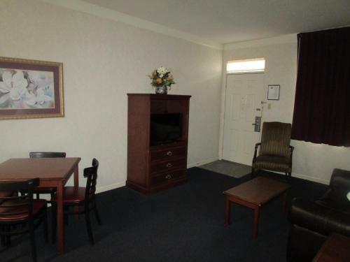 Hotel Admiralty Of Plantation Oaks