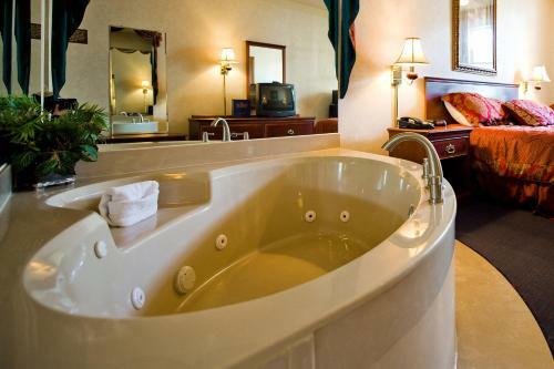 Hotel Admiralty Of Plantation Oaks