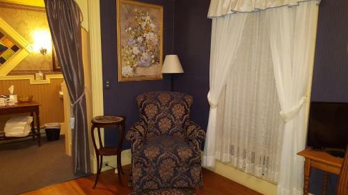 Austin's Holidae House Bed & Breakfast