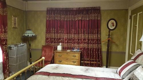 Austin's Holidae House Bed & Breakfast