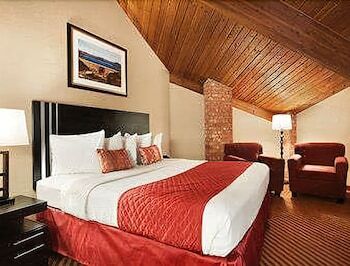 Motel Baymont Inn And Suites