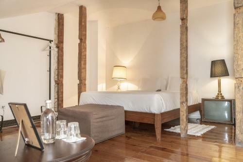 Hostal The Independente Suites & Terrace