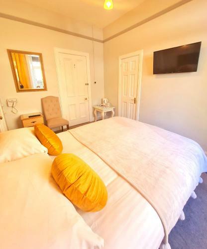 Hostal Corriemar House