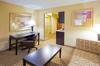 Holiday Inn Express Hotel & Suites Chestertown