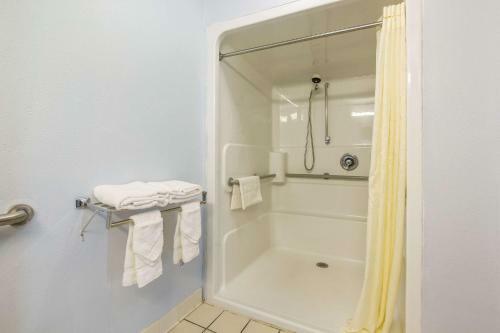 Hotel Econo Lodge Inn & Suites I-65