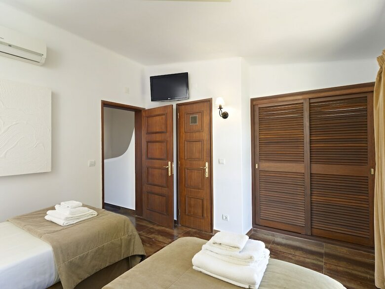 S�o Rafael Villas, Apartments & Guesthouse